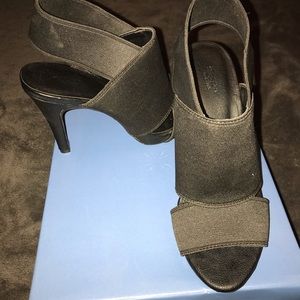 Vera Wang black heels